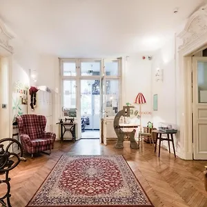 Baroque Hostel&coworking Budapest